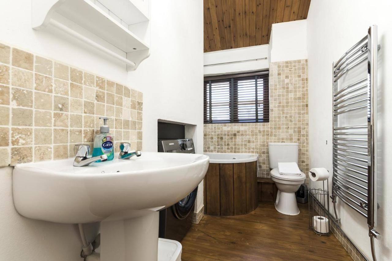 Foxglove - Luxurious Barn Conversion - Blossom Farm Johnston Εξωτερικό φωτογραφία