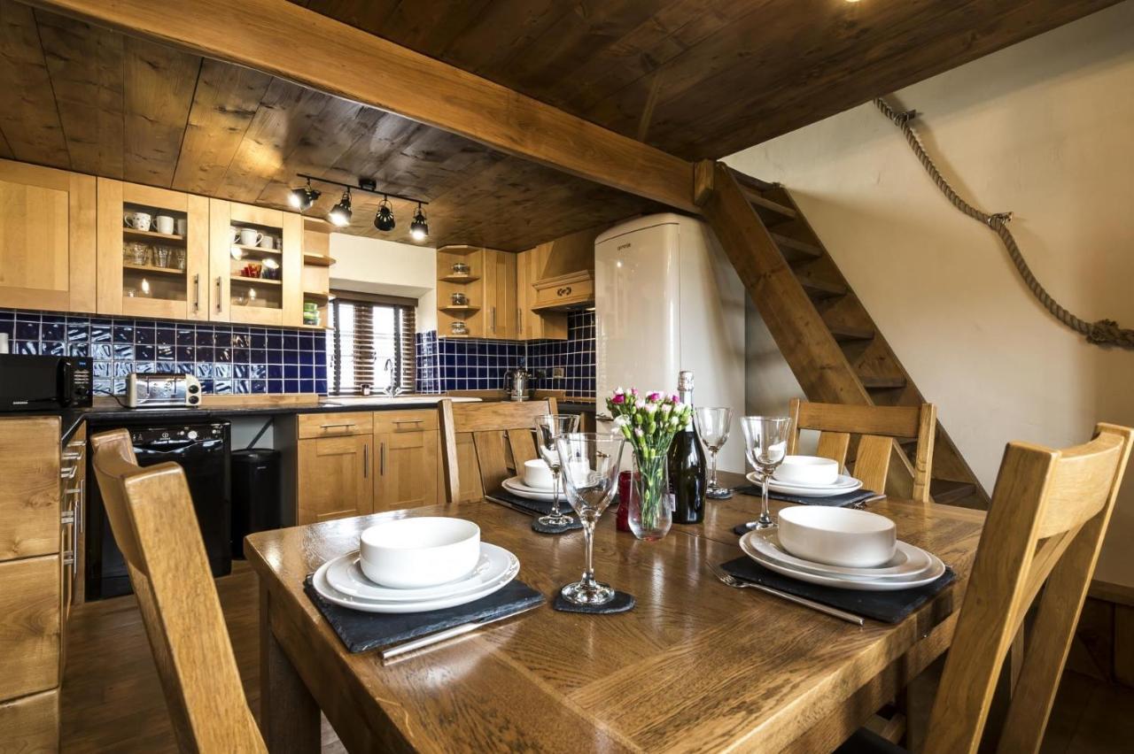 Foxglove - Luxurious Barn Conversion - Blossom Farm Johnston Εξωτερικό φωτογραφία